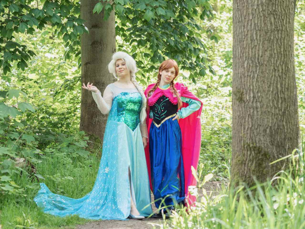 De IJszusjes verzorgen ‘prinsessenfeest’ in bibliotheek Dronten