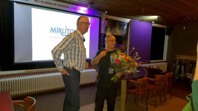 Bert Hermsen (links) en uitbater Binali Aksu van het sportcafé.