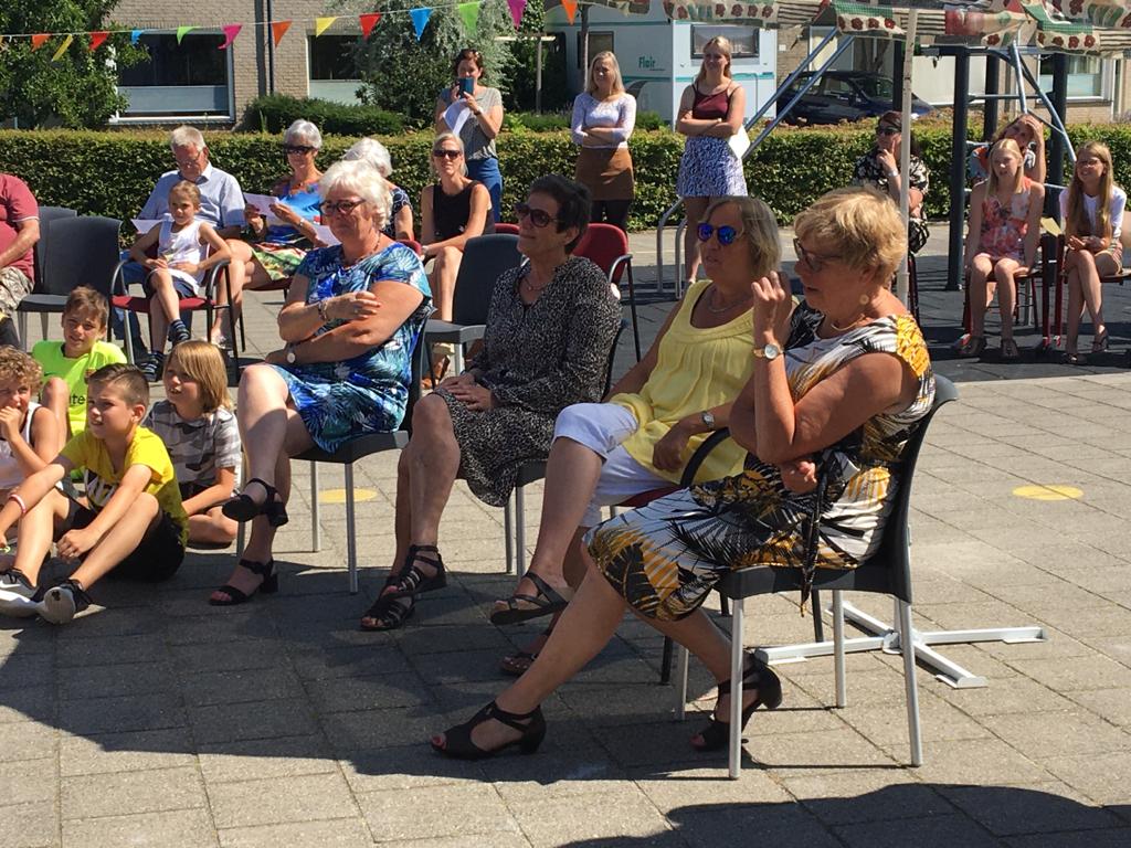 Afscheid van vier juffen.