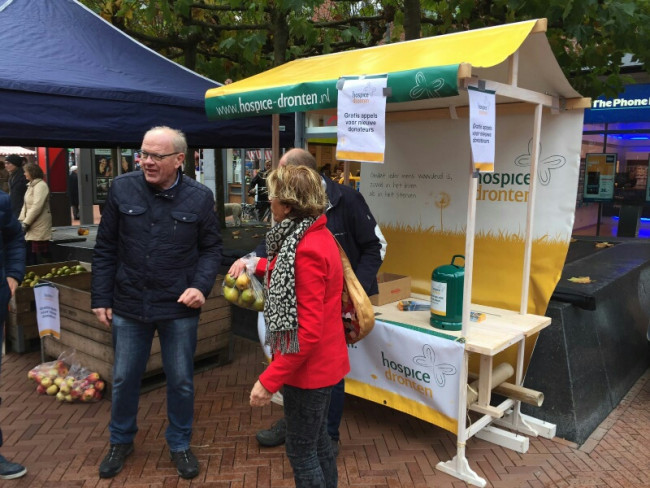 Vrienden van Hospice verkopen fruit op 7 oktober