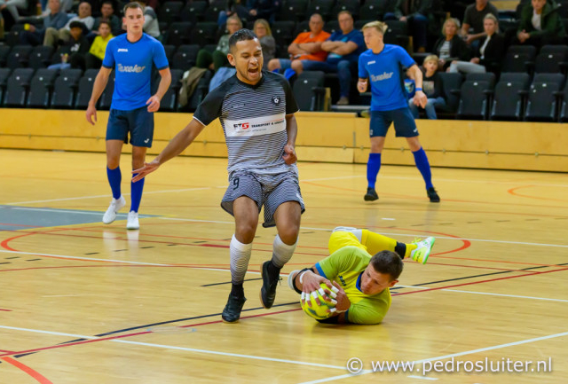Caleb Rahajaan is net te laat