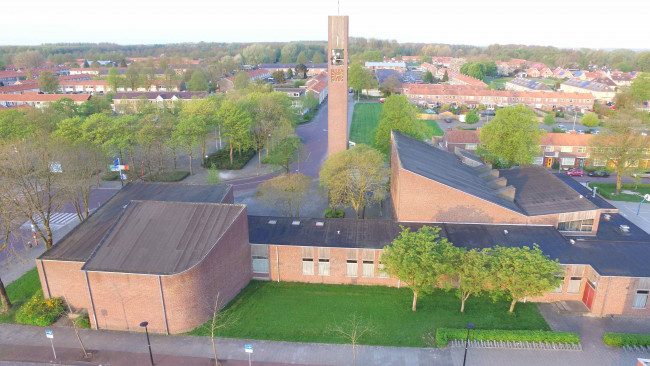 Het huidige kerkcentrum De Voorhof.