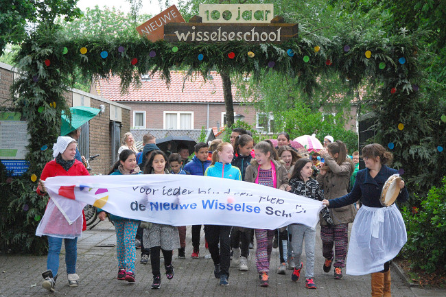 Vrolijke start Feestweek Nieuwe Wisselse School