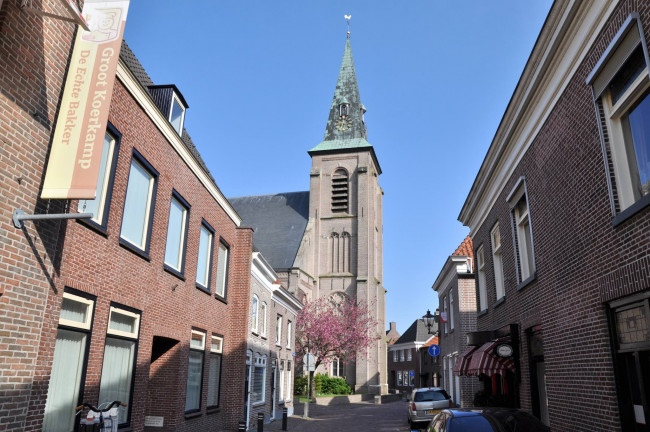 De vroegste vermelding van Genemuiden luidde Gene-muden.