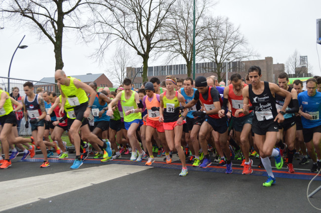 De start van de kerstloop van vorig jaar.