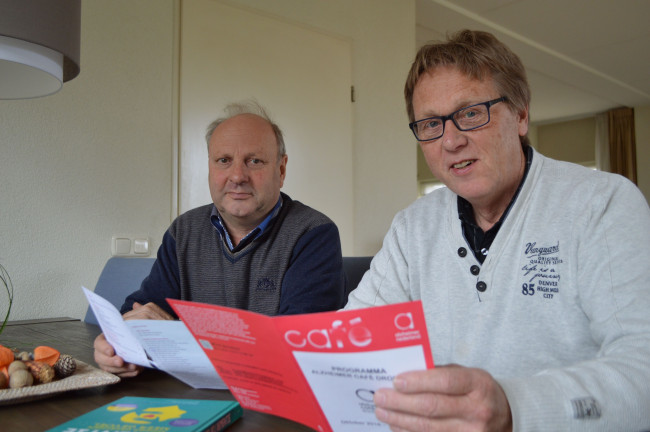 Jaap Kodde (links) en Jaap Oosterveld van het Alzheimer Café Dronten.