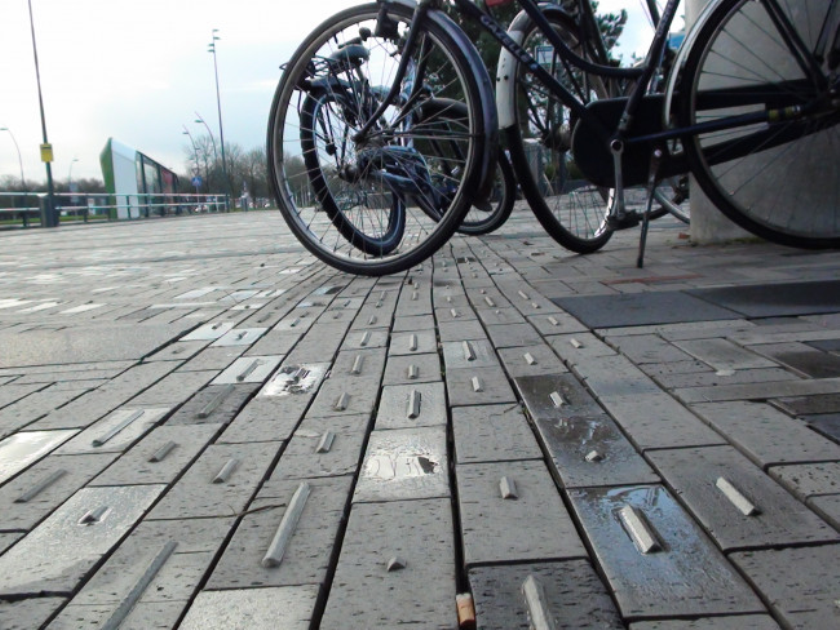 Fietsen op de afbrokkelende gidslijn., https://brugnieuws.nl/uploads/098f5519ceb02bf3ff7ab3193df1788456d51e6f.jpeg
