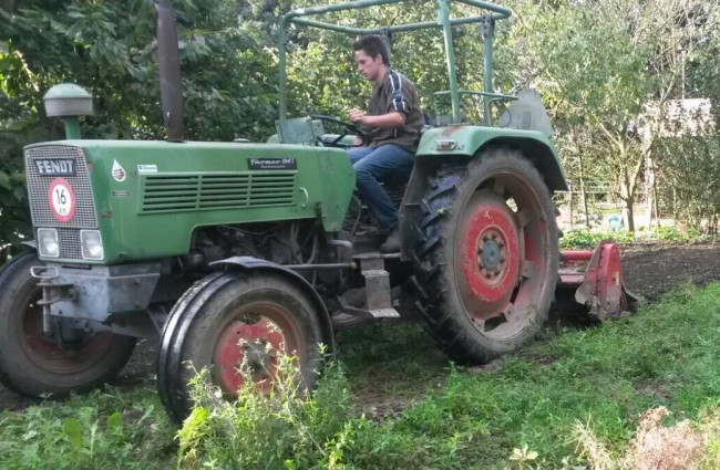 Een archieffoto van de gestolen trekker.