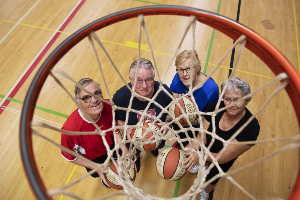 OldStars walking basketball