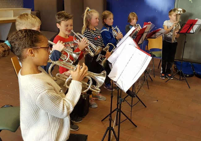 Jonge muzikanten voor het eerst op podium