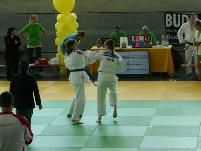 Kayleigh Heerikhuisen in actie tegen Grobben.