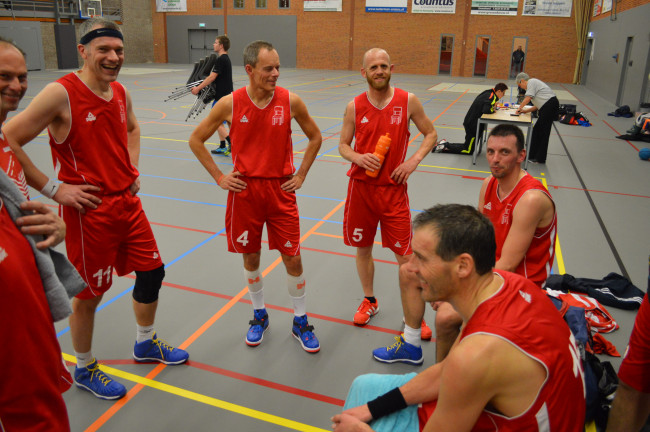 40-plussers van BAS-basketbal doen niets liever dan winnen