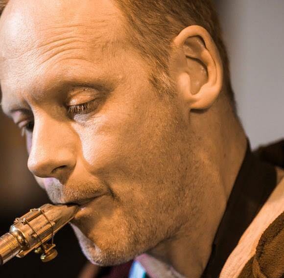 Saxofonist Harry van der Laan bij Reken Maar van Jazz