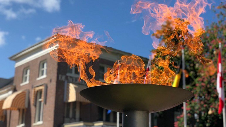 vrijheidsvuur bij Hotel De Wereld in Wageningen