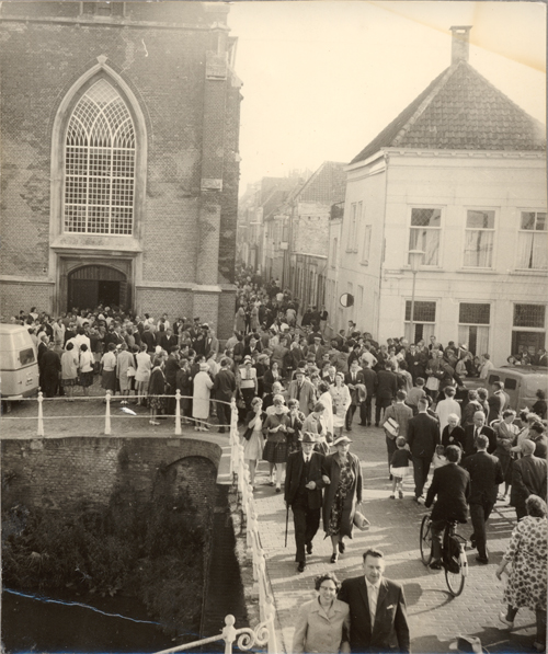 Omgeving Broederbrug en Broederkerk tijdens de Hogeschooldag van de vrijgemaakt gereformeerde kerk.