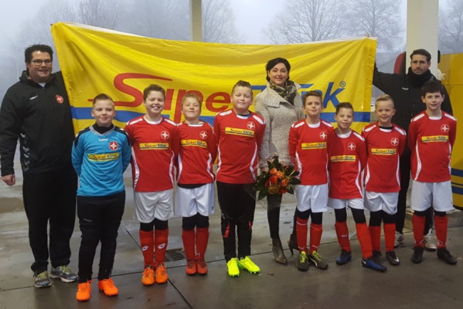 SuperTank steekt jeugdteam van BAS Voetbal in het nieuw