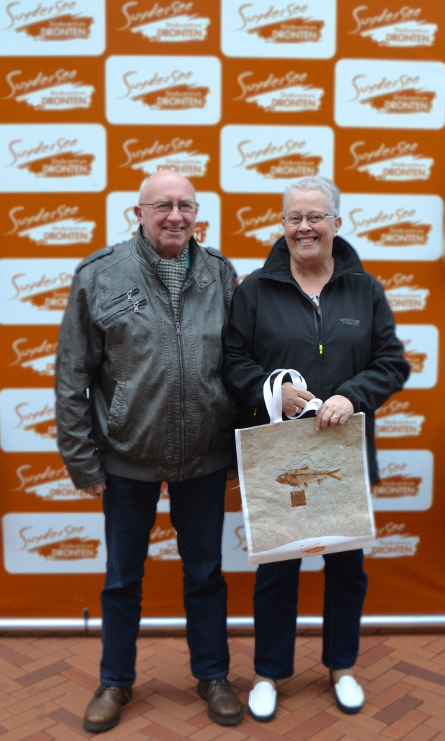 Overhandiging eerste unieke SuyderSee tas
