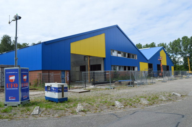 De veelbesproken asbestloodsen in Spelwijk worden momenteel opgeknapt.
