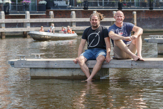 Aidan Scherpbier (links) en Tristan Sim gaan in 2021 de Atlantische Oceaan over varen.