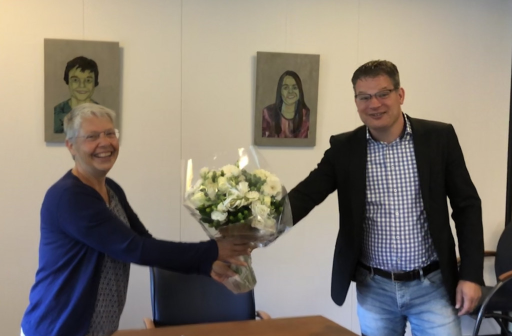 Na het tekenen van de oprichtingsakte bij de notaris: Baukjen Anema en Wilko Knol. André Groenewegen kon op dat moment helaas niet bij de ondertekening zijn door andere verplichtingen.