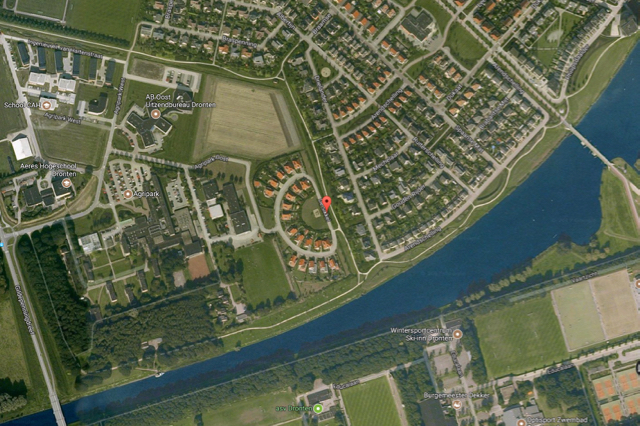In het midden: De Sikkel in Dronten.