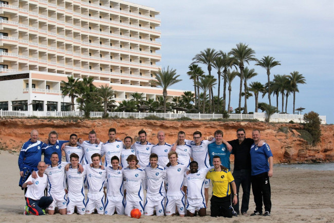 Swift'64 tijdens het trainingskamp van vorig jaar met rechtsvoor trainer Patrick Posthuma.