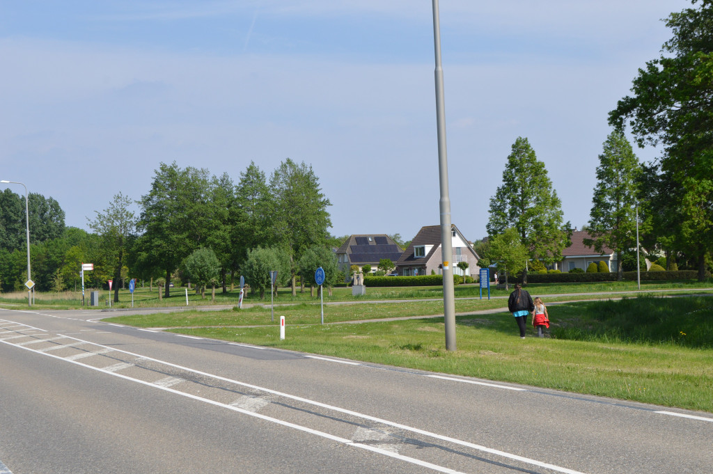 De kruising van de Swifterringweg met de Lange Streek bij Swifterbant.