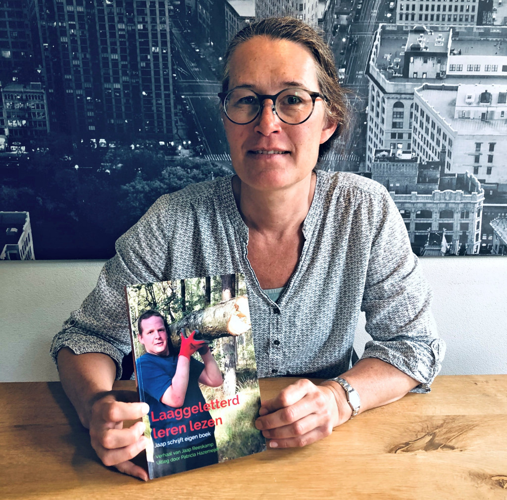 Jaap is laaggeletterd en schrijft een boek