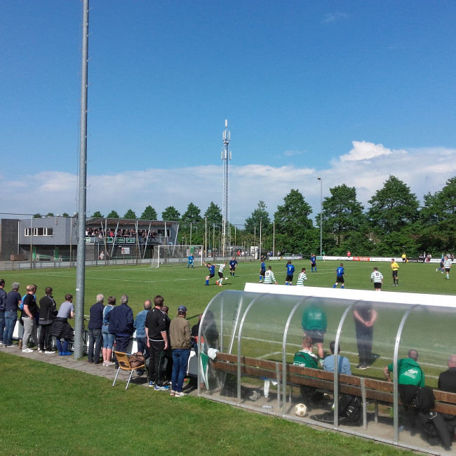 Het veld en op de achtergrond het clubhuis van Zwolsche Boys