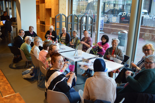Breicafé in de bibliotheek in Dronten.