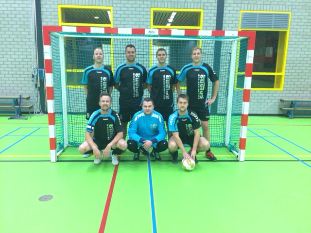 Reclamecentrum Solana steekt voetbalteam in het nieuw
