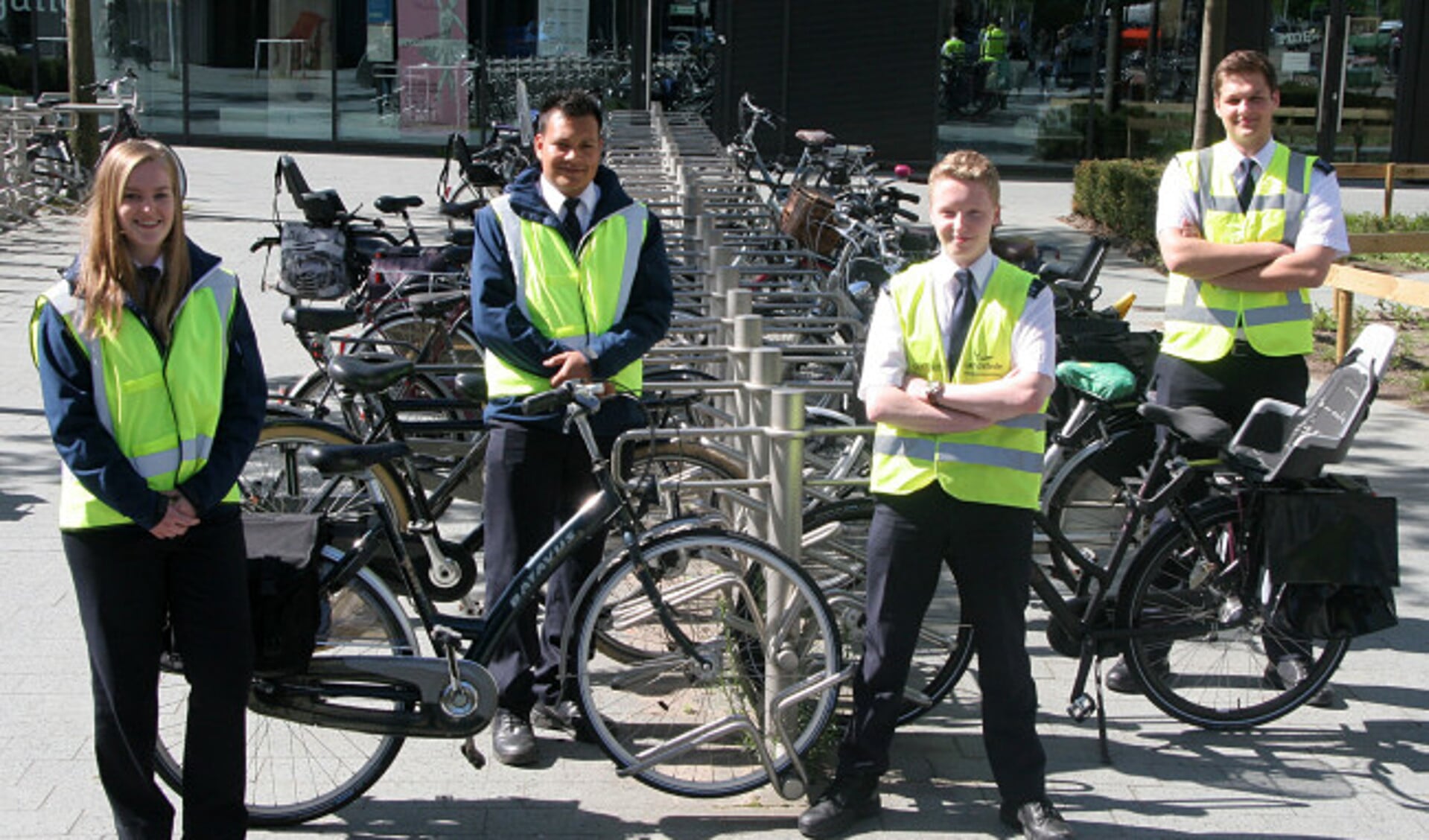 Studenten helpen winkeliers met het fietsvrij maken winkelcentrum