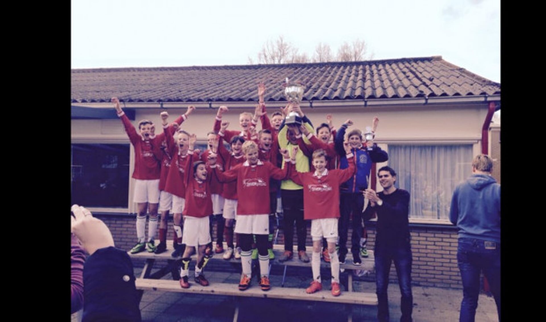 PGB De Zevensprong wint AH Schoolvoetbal 2015