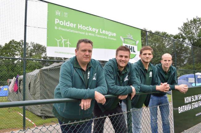 Eerst fouilleren daarna een heel weekeinde hockeyen