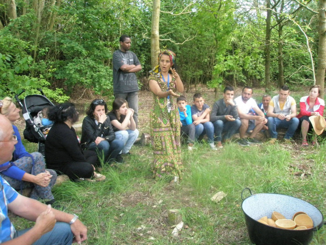 Samen buiten koken en insectenhotels bouwen
