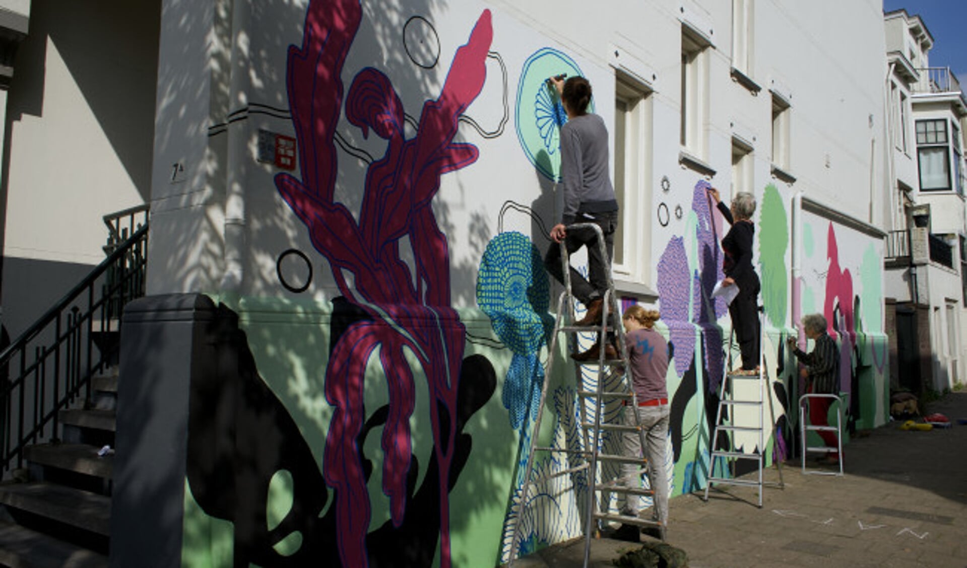 Anti-graffiti muurschildering kleurt de Venestraat