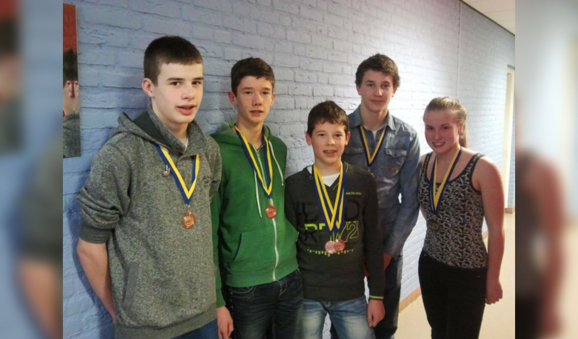 Medailles voor estafetteploeg, Dagmar, Patrick en Ilmar