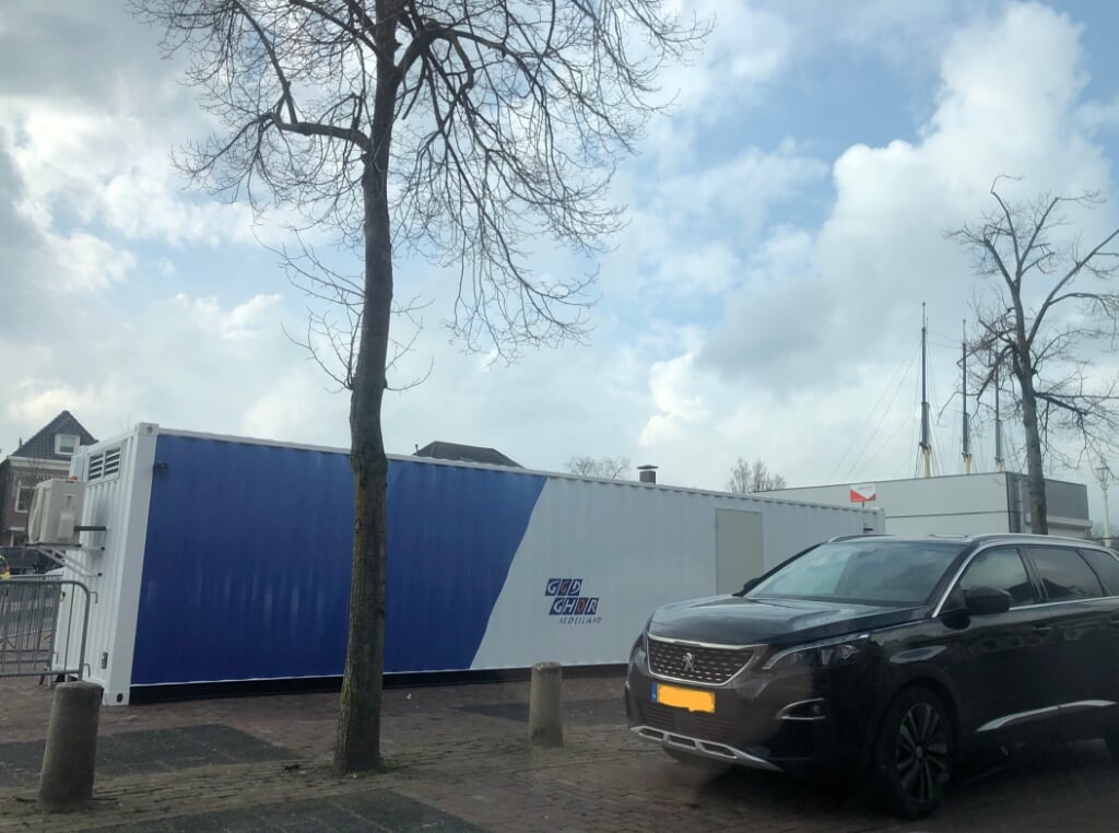 De testunit op het Havenplein in Genemuiden.