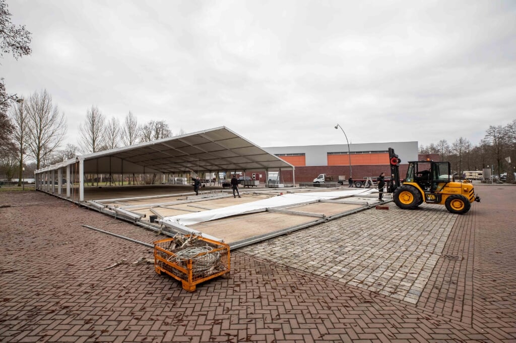 De opbouw van de priklocatie in Kampen.