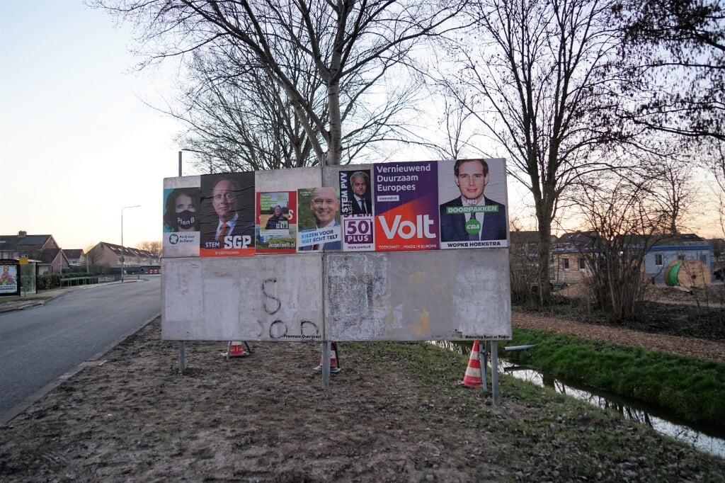 De verkiezingsborden in Zwartsluis.