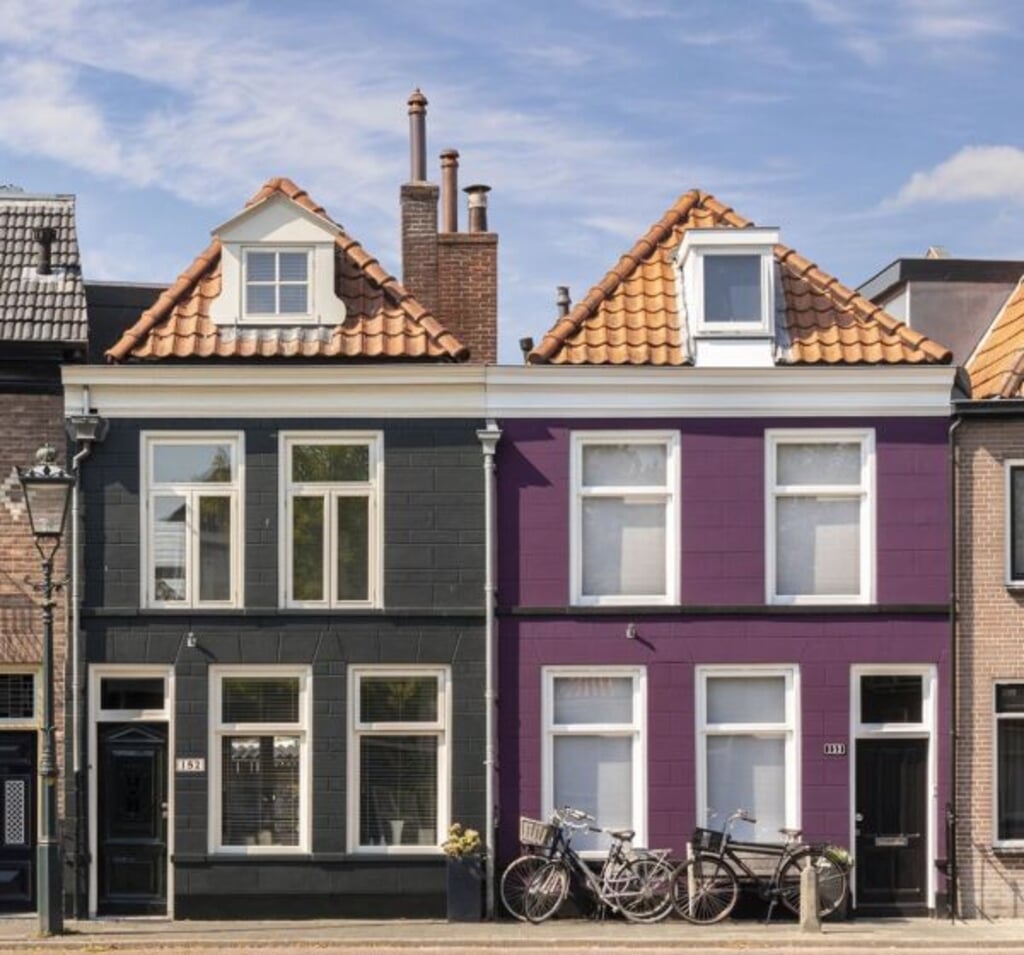 Stadsherstel vindt het ongewenst dat woningen in verschillende kleuren geschilderd worden.