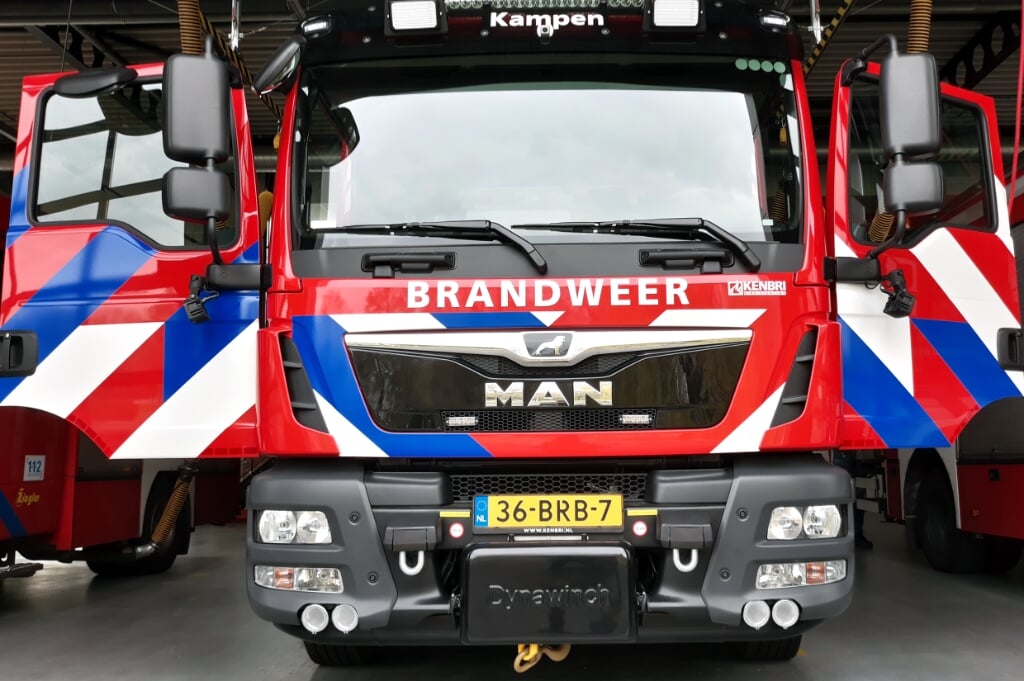 Frontaal de nieuwe tankautospuit van Brandweer Kampen (foto: Maarten van Gemert)