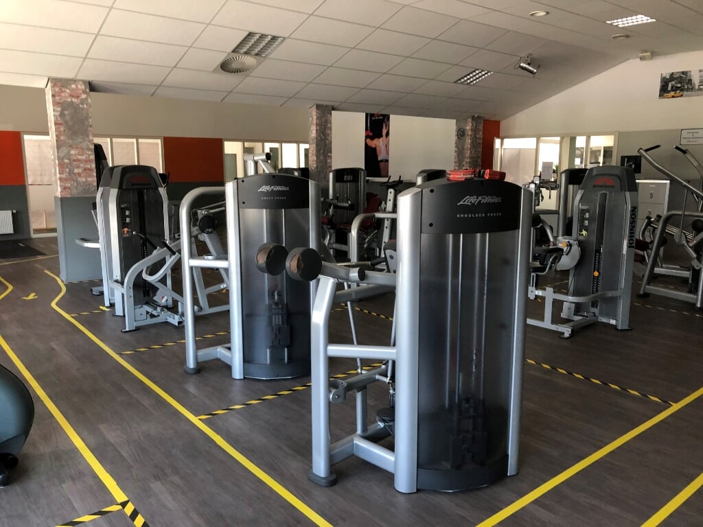 Een lege fitnesszaal bij Van Dijk Sport & Fitnesscentrum. 