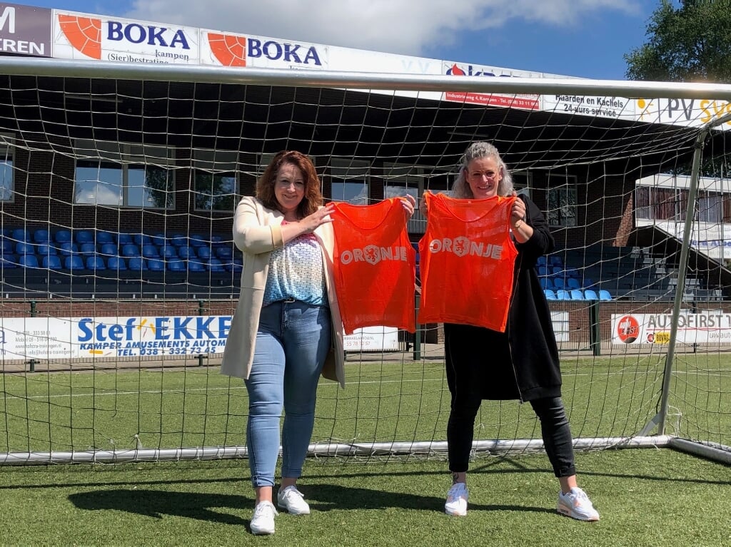 Annoeska Karman (l) en Frida Knul hebben nu al zin in het Oranjefestival bij KHC. 