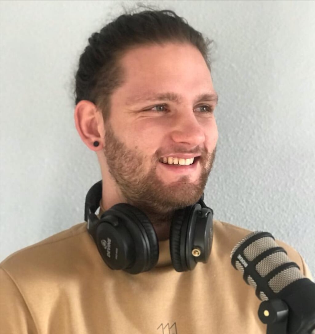 Elroy Doornkamp is host van de podcast.