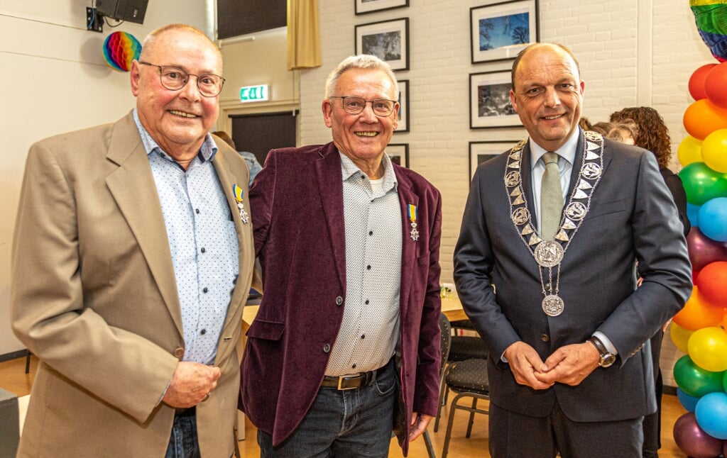 Henk Jan ter Horst en Carlo Duinkerken met de burgemeester.