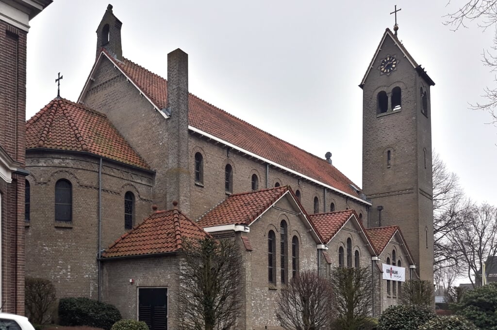 De RK kerk in IJsselmuiden langs de Burg. Van Engelenweg (foto: Maarten van Gemert)