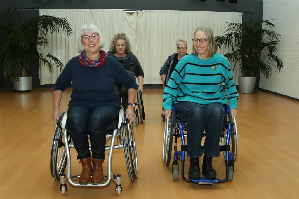 Het rolstoeldansen in De Enk is weer begonnen.