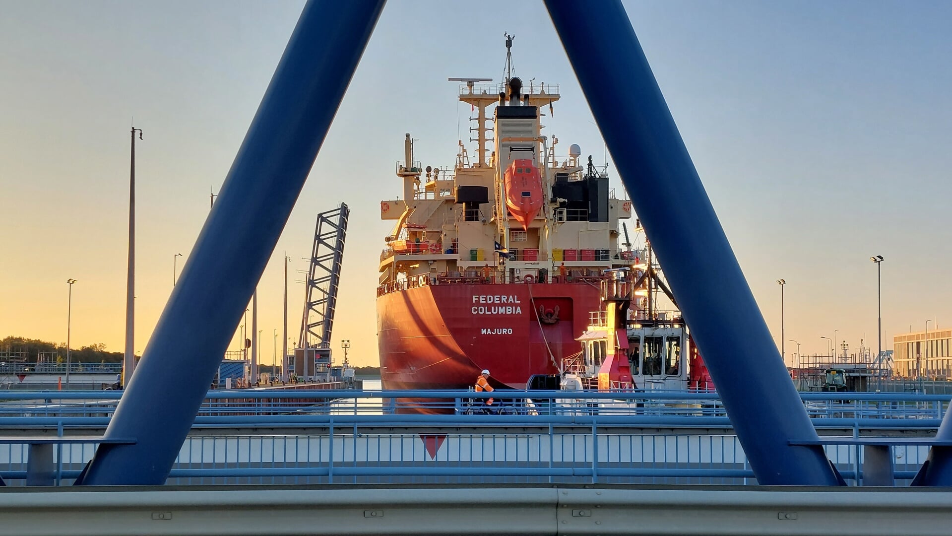 Het sluizencomplex in Terneuzen blijft altijd indrukwekkend!