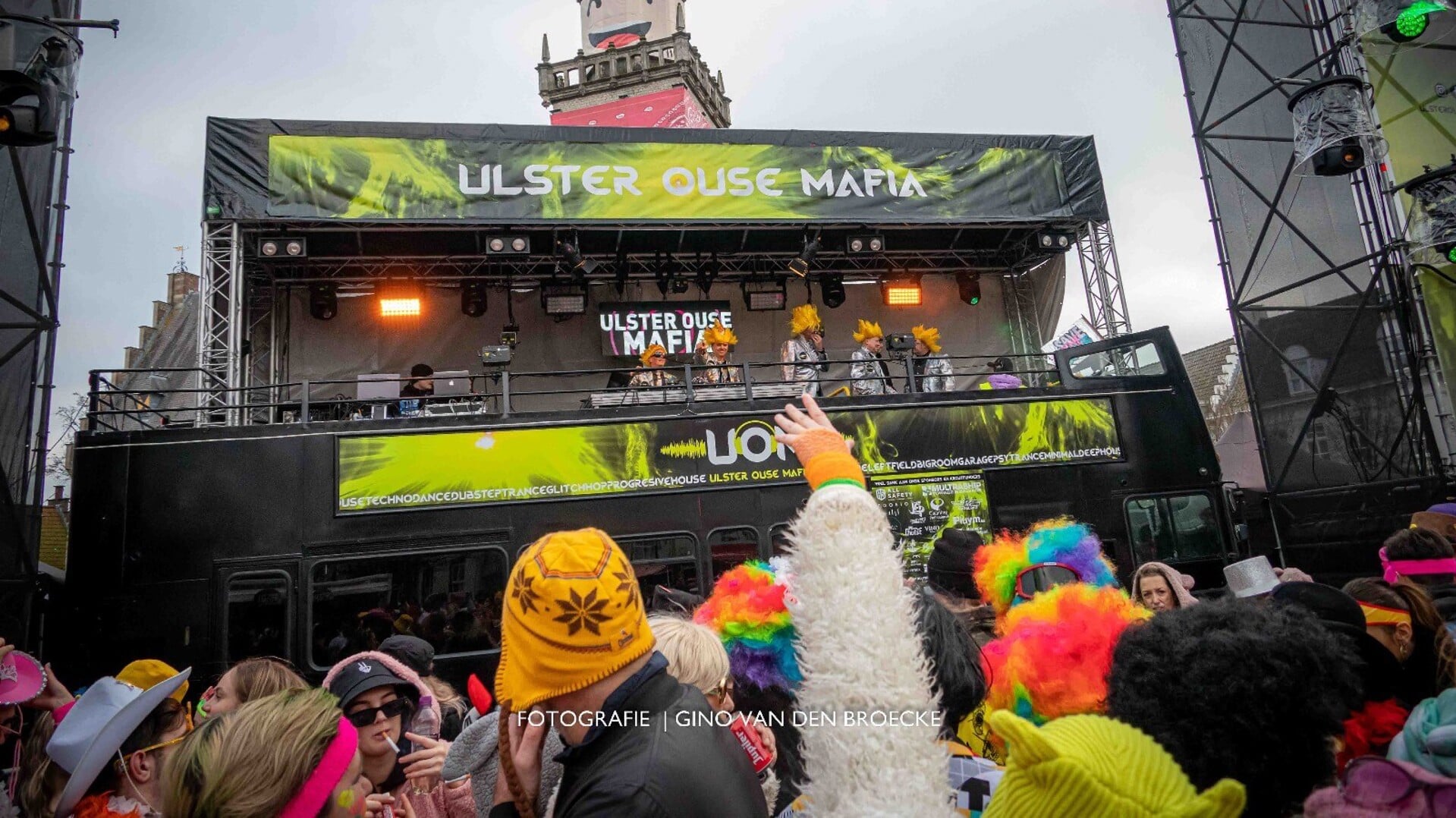 De Ulster Ouse Mafia. Carnaval 3.0, op de markt in Hulst! Met telkens een iets groter feest en met steeds meer licht, geluid en jonge mensen. 